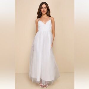 NWT. Graceful Beauty White 3D Floral Tulle Sleeveless Maxi Dress. XLarge